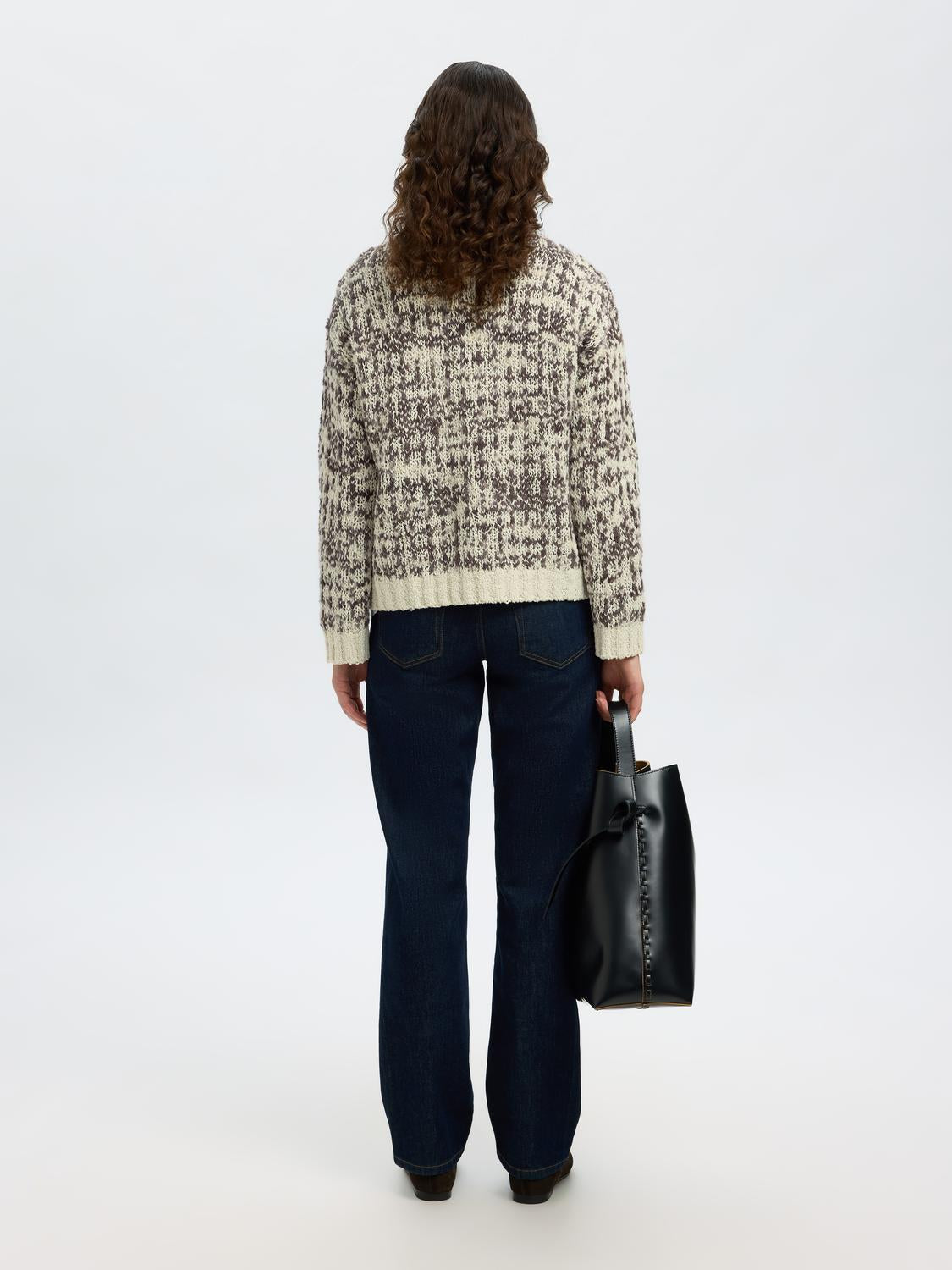 model_shot-back